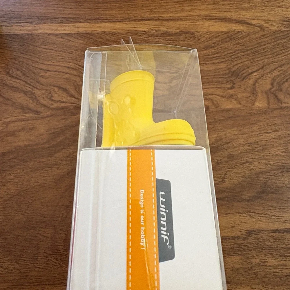 Winnif Wet Booties Yellow Toothbrush Holder New in Box Bathroom Decor Kids Child